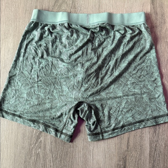 lululemon athletica Men's Always in Motion 3 inch Patterned Boxer Briefs - Picture 4 of 4